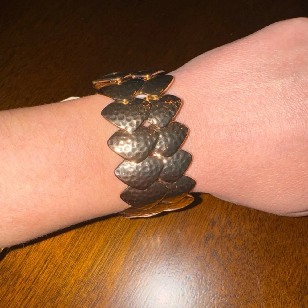 New Directions Gold Tone Metal Fashion Bracelet Stretch‎ Hammered Polish New WT